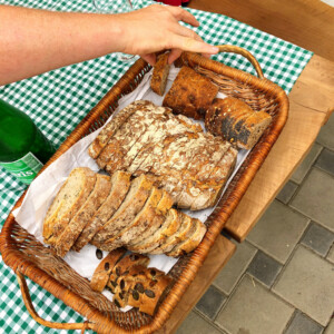 Brotverkostung am Biohof Lebenbauer