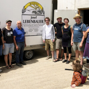 Gruppenfoto mit Josef Lebenbauer